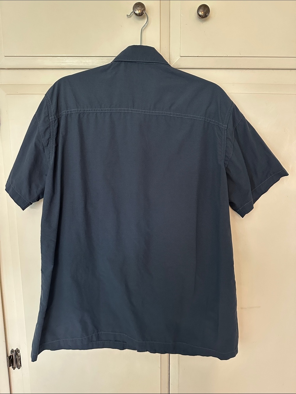 Kuhl Men's Short-Sleeve Button-Down Shirt in Navy with Plaid Lining - Picture 6 of 10